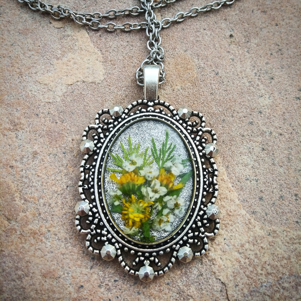 Real flower "bouquet" necklace